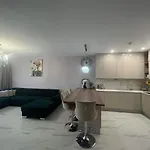 Beverly Hills House Pri Potoku By Pinkreal Дом отдыха