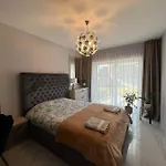 Beverly Hills House Pri Potoku By Pinkreal Дом отдыха