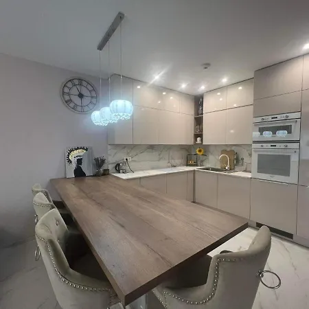 Beverly Hills House Pri Potoku By Pinkreal בית נופש *