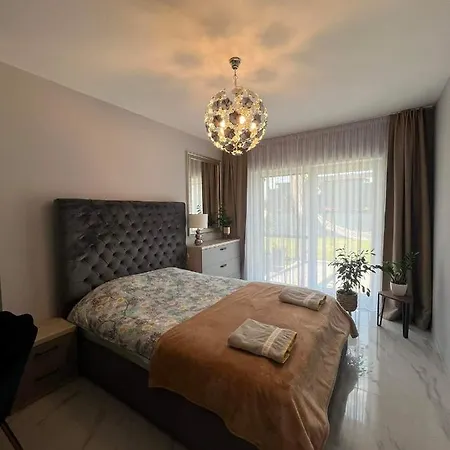 Beverly Hills House Pri Potoku By Pinkreal בית נופש