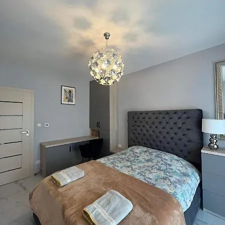Beverly Hills House Pri Potoku By Pinkreal בית נופש *