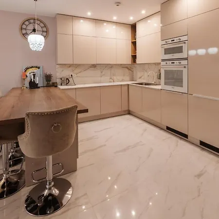 בית נופש Beverly Hills House Pri Potoku By Pinkreal *