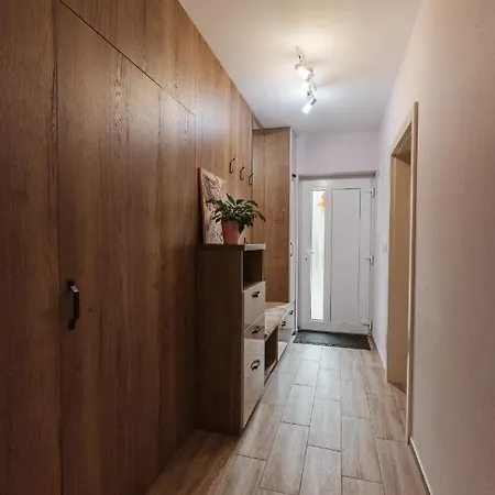 Dovolenkový dom Beverly Hills House Pri Potoku By Pinkreal