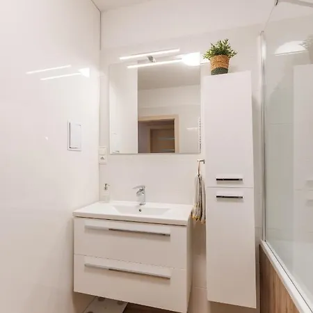 בית נופש Beverly Hills House Pri Potoku By Pinkreal *