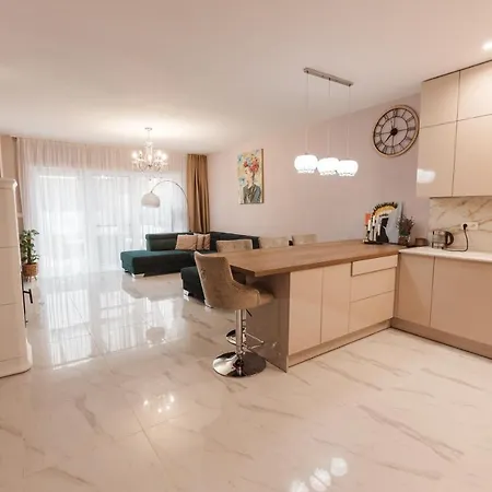펜션 Beverly Hills House Pri Potoku By Pinkreal Solcany