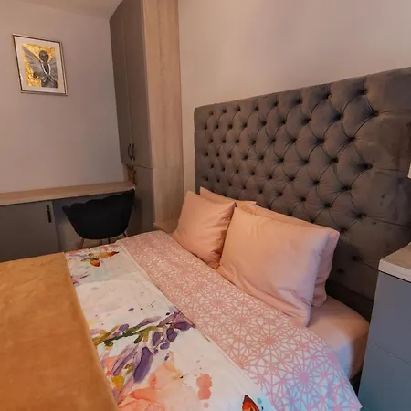 Beverly Hills House Pri Potoku By Pinkreal Dovolenkový dom *