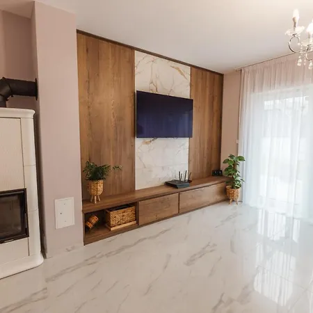 Beverly Hills House Pri Potoku By Pinkreal