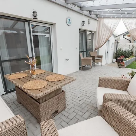 Beverly Hills House Pri Potoku By Pinkreal Solcany