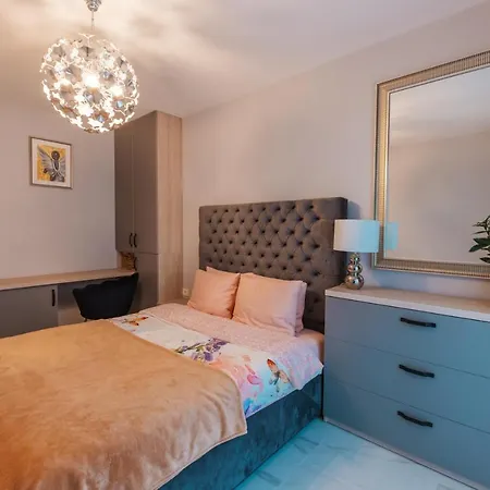 Beverly Hills House Pri Potoku By Pinkreal Dovolenkový dom