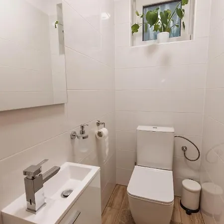 Beverly Hills House Pri Potoku By Pinkreal Dovolenkový dom