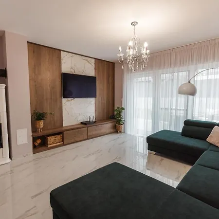 Beverly Hills House Pri Potoku By Pinkreal בית נופש Solcany