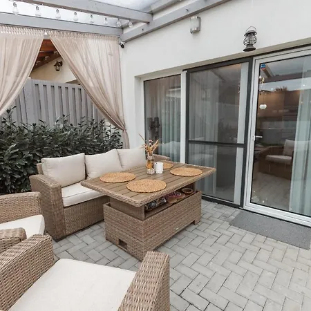 Beverly Hills House Pri Potoku By Pinkreal Dovolenkový dom *