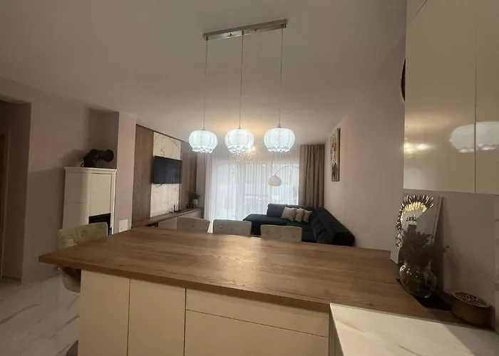 Beverly Hills House Pri Potoku By Pinkreal