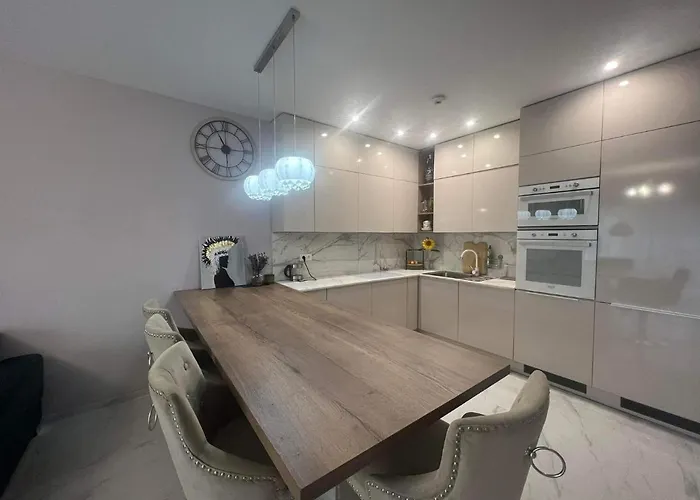 Beverly Hills House Pri Potoku By Pinkreal בית נופש *