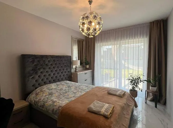 Beverly Hills House Pri Potoku By Pinkreal בית נופש