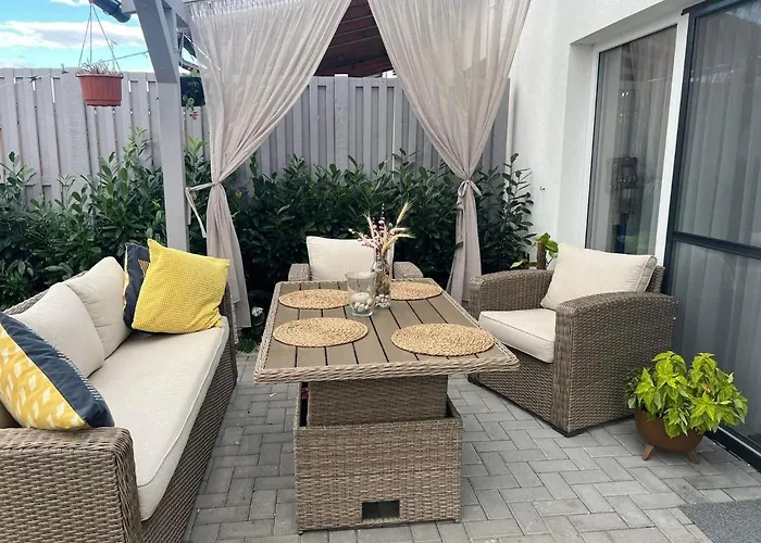 Beverly Hills House Pri Potoku By Pinkreal