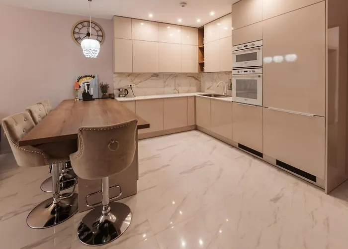 בית נופש Beverly Hills House Pri Potoku By Pinkreal *