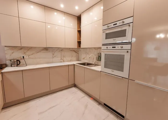 Beverly Hills House Pri Potoku By Pinkreal בית נופש