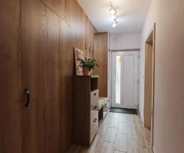 בית נופש Beverly Hills House Pri Potoku By Pinkreal