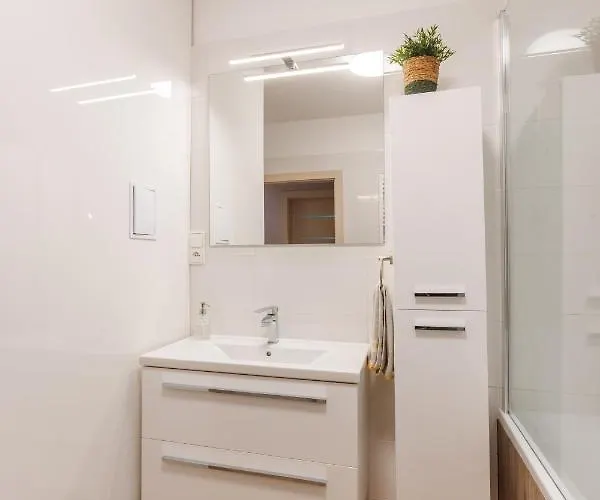 בית נופש Beverly Hills House Pri Potoku By Pinkreal *