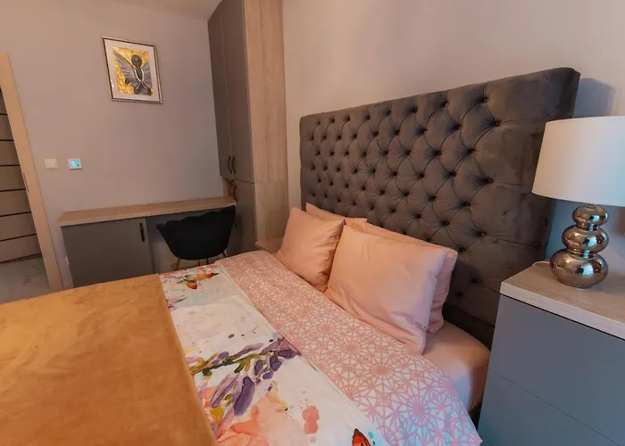 Beverly Hills House Pri Potoku By Pinkreal בית נופש *