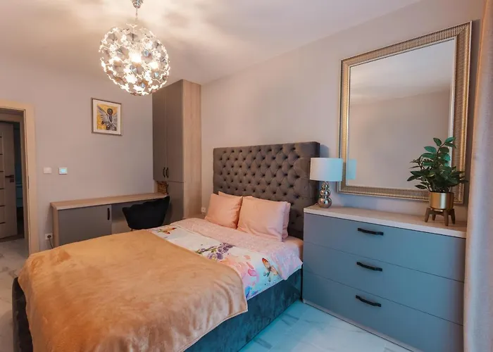 Beverly Hills House Pri Potoku By Pinkreal בית נופש