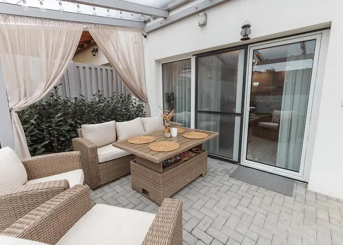 Beverly Hills House Pri Potoku By Pinkreal בית נופש *