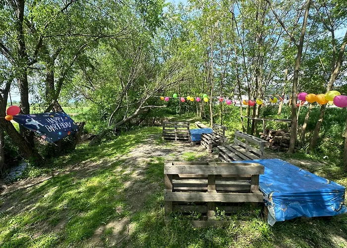 Beverly Hills House Pri Potoku By Pinkreal בית נופש Solcany